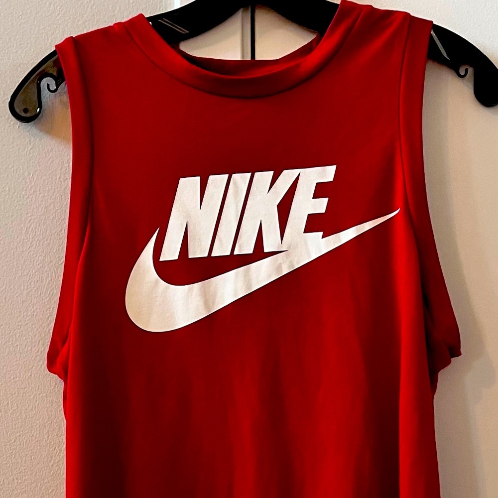 Nike Women's Red Muscle Tee EUC